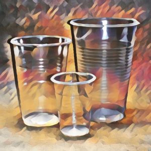 Пластиковые стаканы и чашки